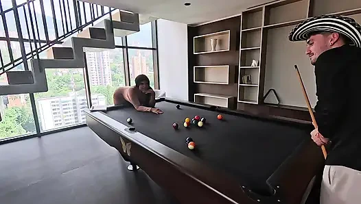 Секретаршу трахают в первый раз в задницу и тугое