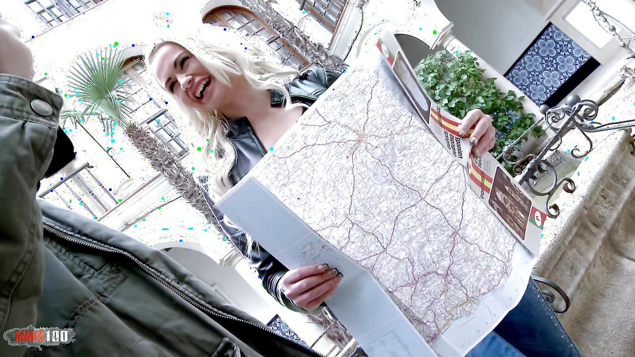 Cindy Sun: Deliciosa bunda turística finlandesa fodida na floresta