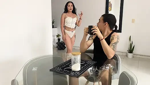 Adik tiriku nyepong kontolku dan pantat bahenol sahabat latinanya, nyepong kontolku habis-habisan! - PORNO DALAM BAHASA SPANYOL