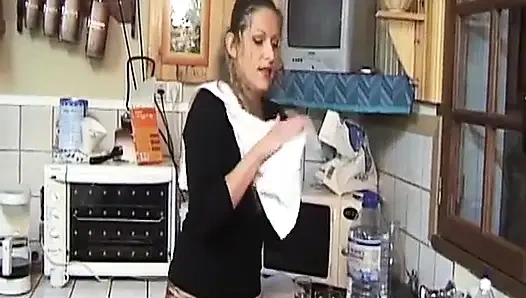 Yaramaz Fransız sürtük üçlü sekste çift sikiliyor