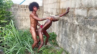 Η Femboy ζήτησε από ένα αγόρι να τον γαμήσει