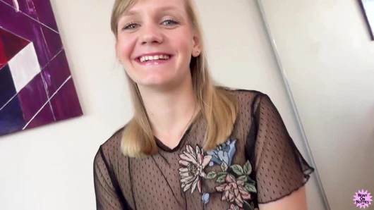 Unordentliche gesichtsbesamung zum ersten mal blondine