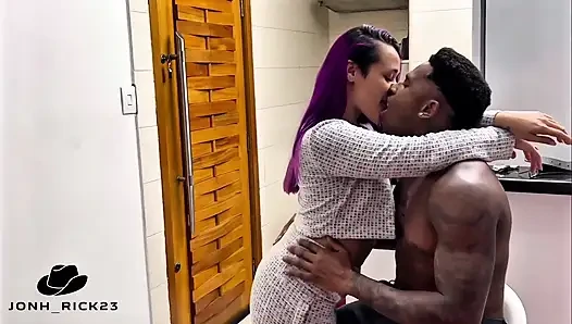 Я приехал уставшим с работы, но моя жена