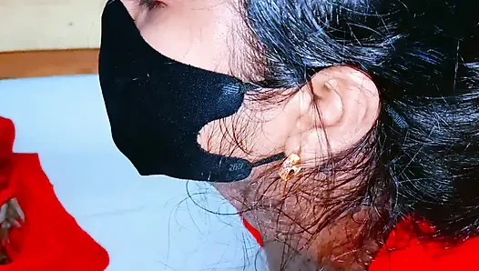 Teen schönes solo-indisches bengalisches desi-mädchen masturbiert mit aubergine in ihrer vagina