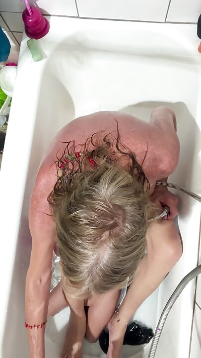 Lizzy Yum OCTOBER 2026 bathing masturbation
