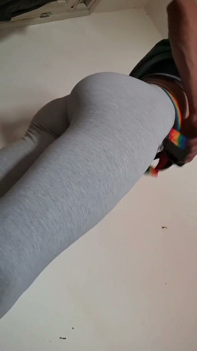Femboy marroquino crossdress mostra o meu corpo doce em roupa justa precisa de paus enormes