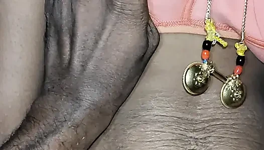 Üvey kız kardeş gırtlağına kadar alıyor ve sikişiyor