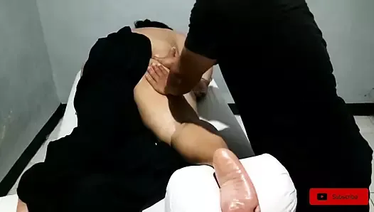 Tutorial de massagem com tia ika, uma bunda grande - bunda bonita, sexy e molhada