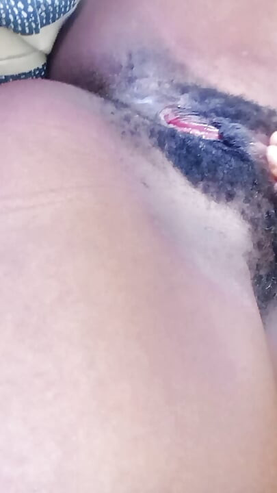 Üvey kız kardeşimi sikmek istiyorum o yapmadı ben eşcinselim