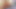 セクシーな女が巨大なペニスが剃った秘部を突き刺す中、快感に喘ぐ