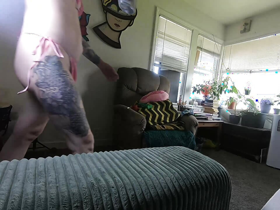 Making Things Grow: Jaymie Jameson Gives Deepthroat Blowjob to BBC POV