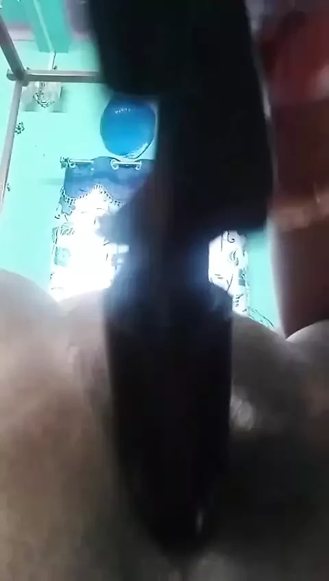 Desi video sister-in-law took out discount water from mobile stand