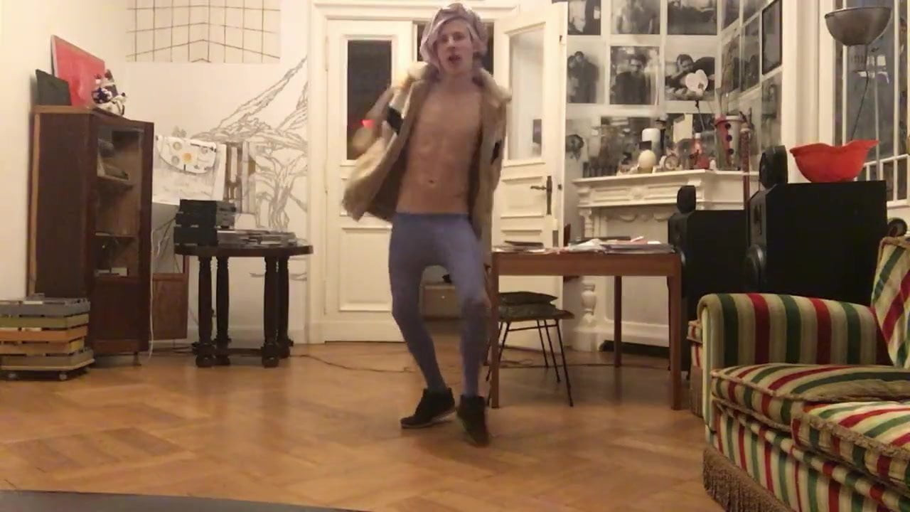 TWINK IS ALWAYS HUNGRY FOR RAW COCK