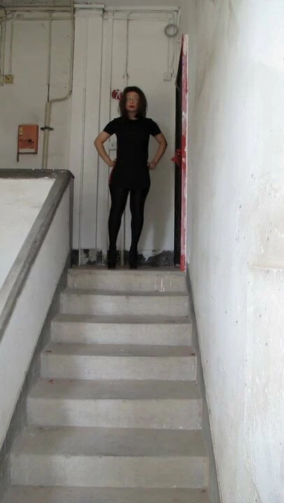 black shinning tights