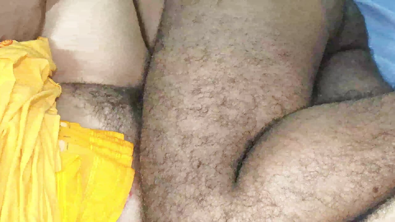 Azgın üvey karımı Hindistan'da odada pornoda buluyorum