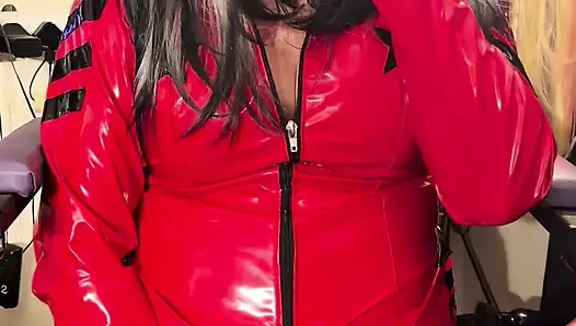 ГОСПОЖА ШИРЛИ ДЕЛАЕТ ПЕРЕРЫВ ДЛЯ РАБОВ, BETWEEEN