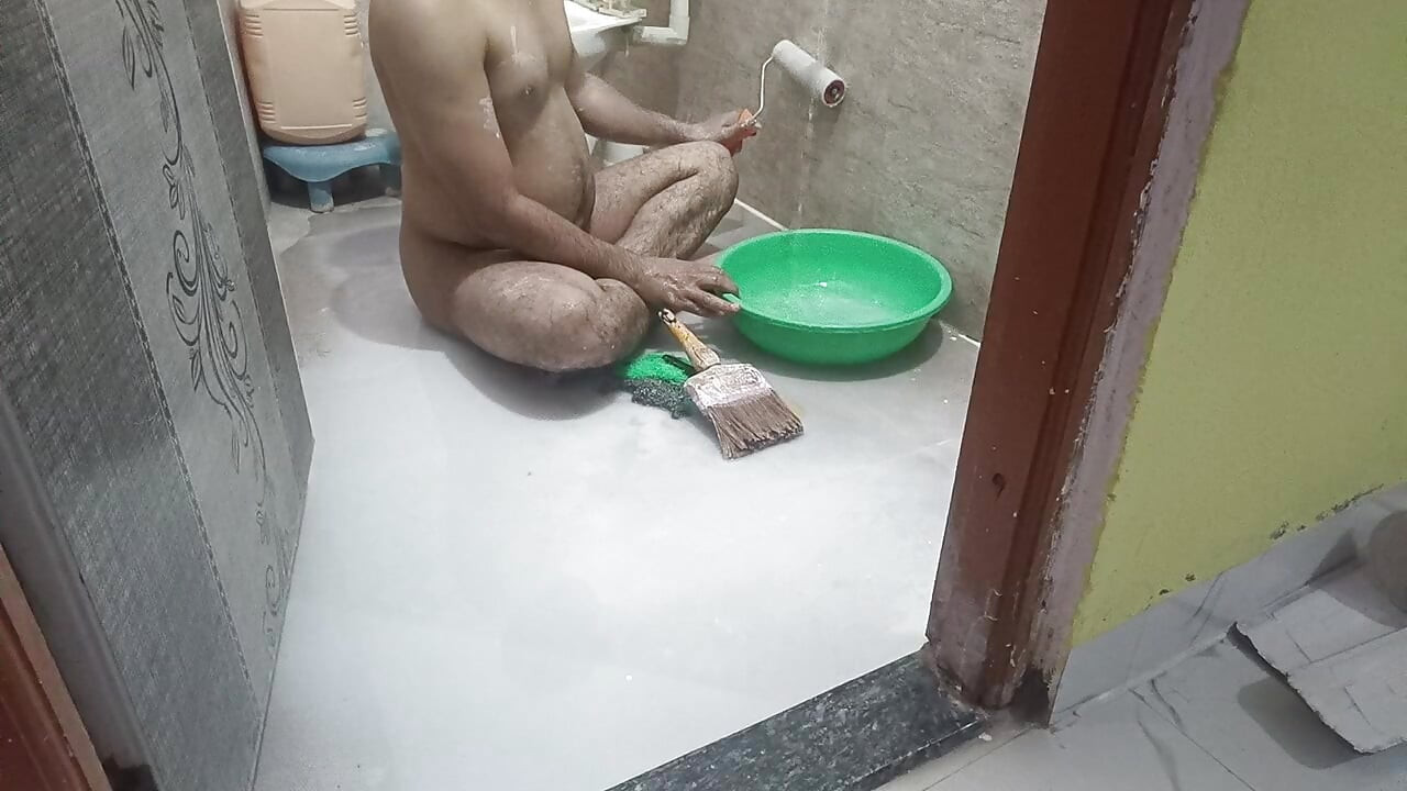 Nanga hokar denting painting chal rahi hai