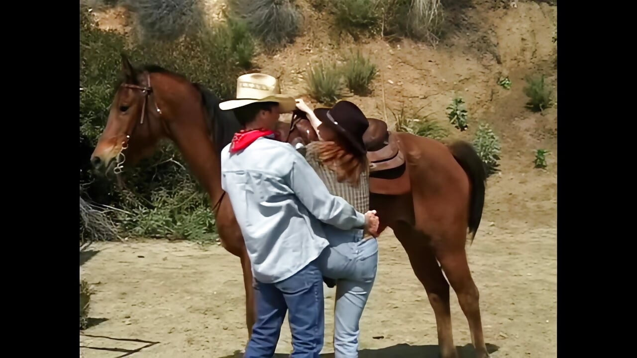 Prachtige Blair wil doggystyle buiten geneukt worden als een kleine slet