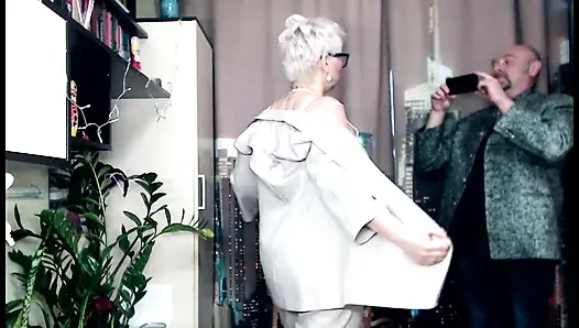 Komm, meine schlampe, fick dich mit einer karotte um der Großen Kunst willen.!.))