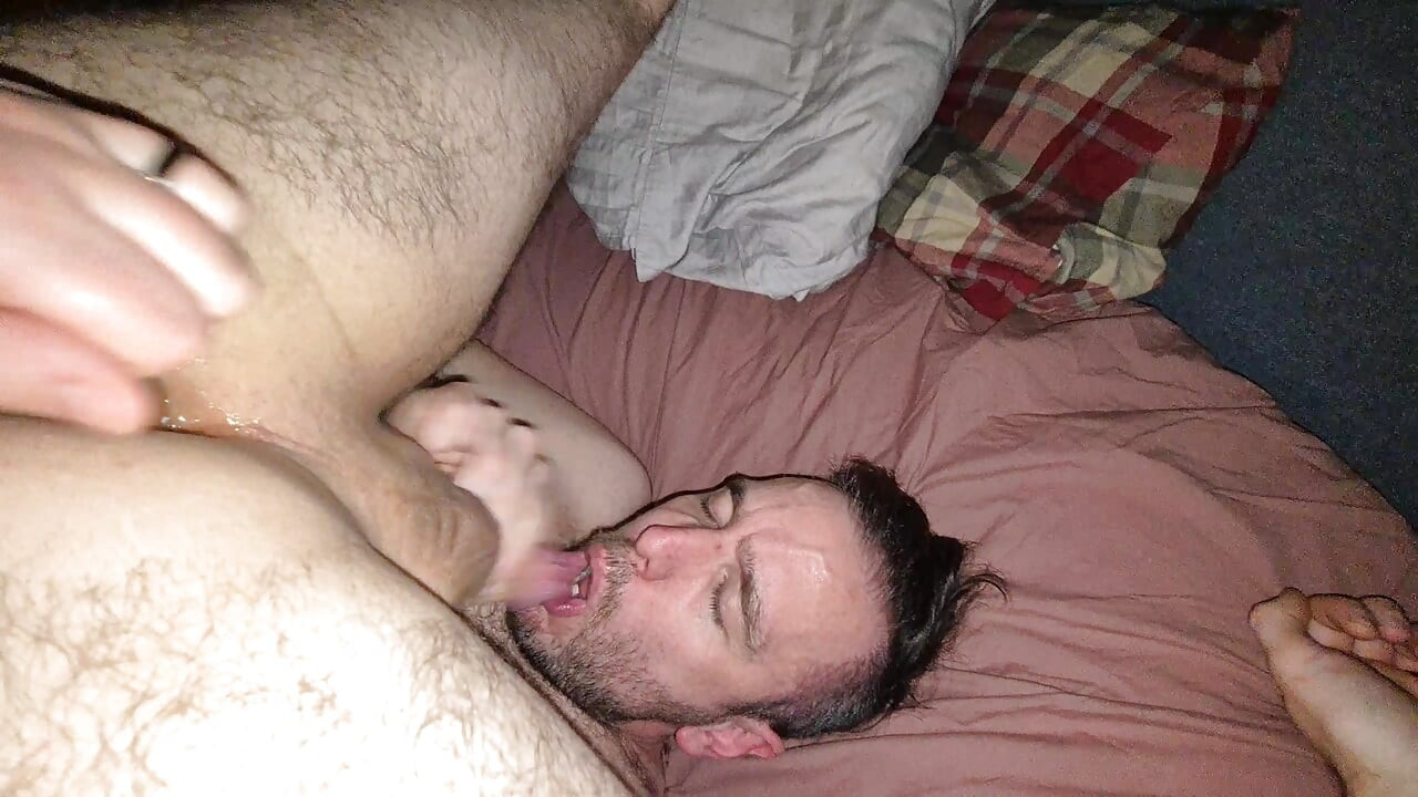 Geassisteerd zelfzuigen slappe pik - onbesneden raw.mp4