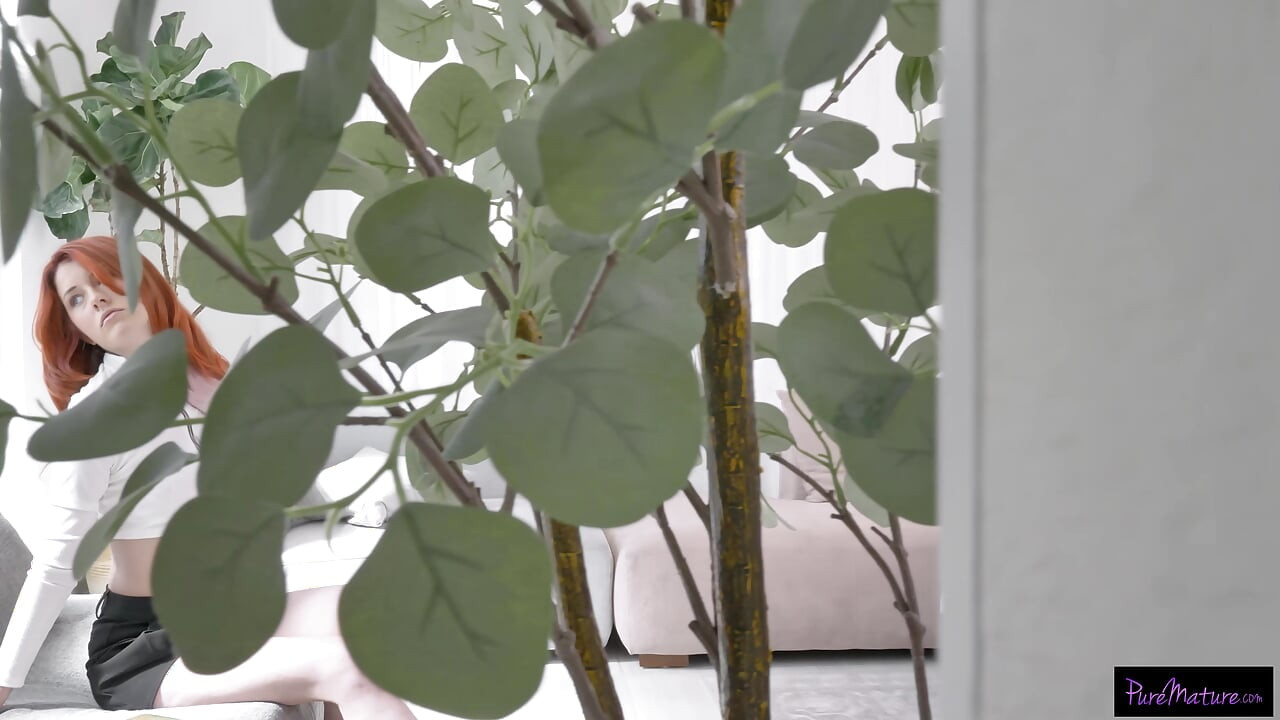 Masajul profund al pizdei o face pe milf să-și piardă mintea