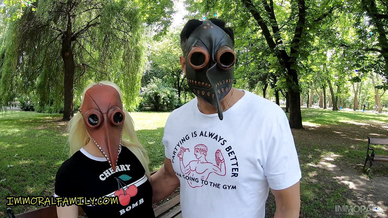 قذف ضخم على شجيرة صغيرة من قنبلة الجسم المثالي كريستينا شاين - غير أخلاقي