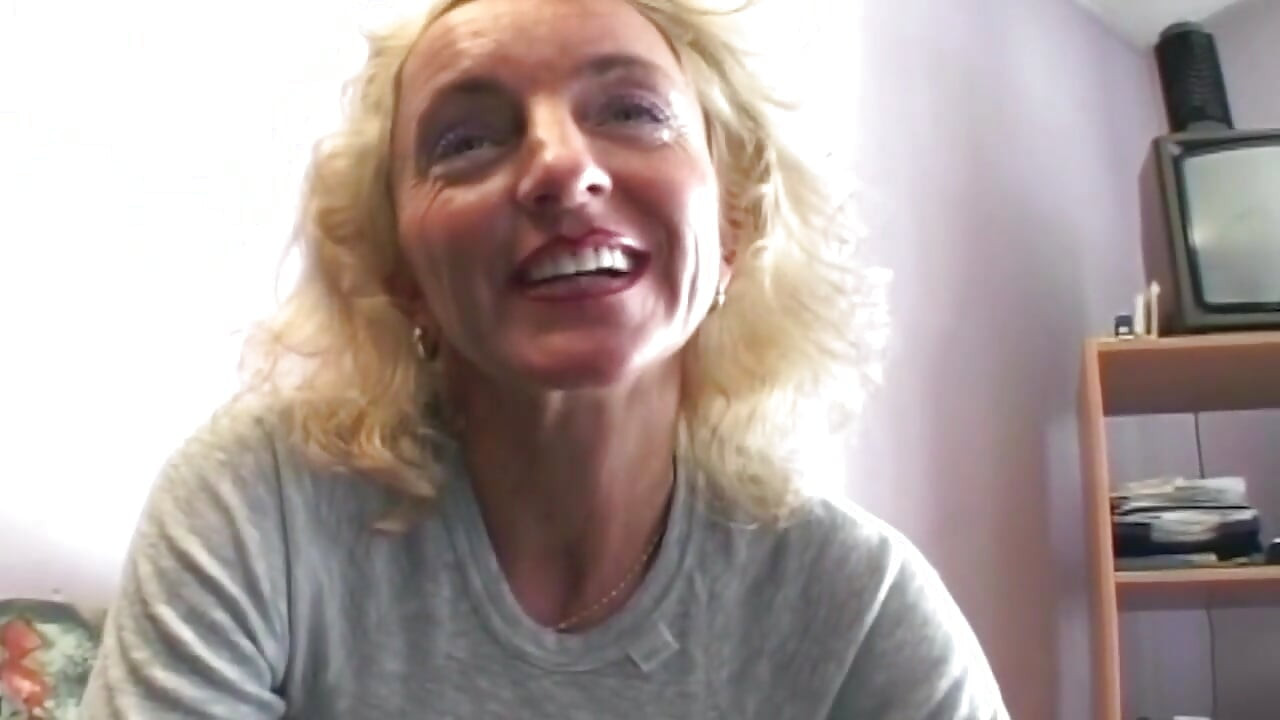 Moden Blondine Deepthroats Throbbing BBC - Hårete Fitte Klemmer Orgasme