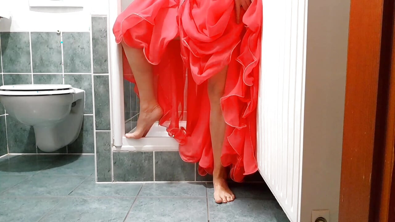 Permainan seks Selena dalam skirt merah