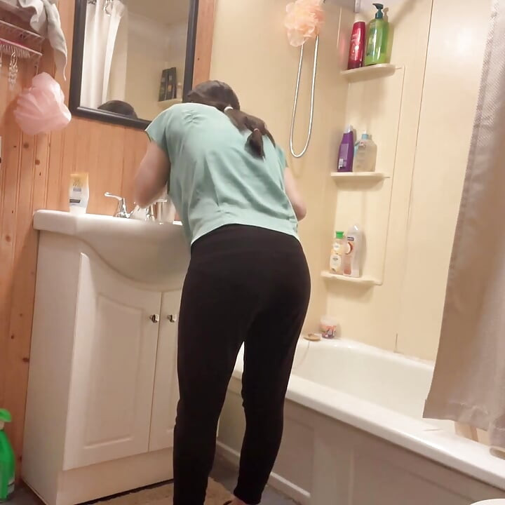Hana Clean Her Face Then Nake in the End