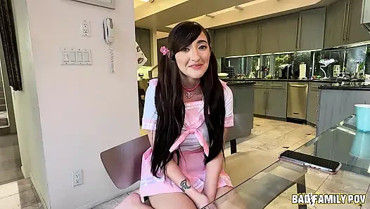 BadFamilypov - падчерица Тифа Куинн приветствует своего отчима шаловливым сюрпризом