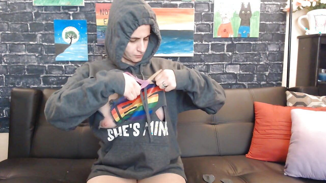 私たちの他のゲイのプライドパーカーを引き裂く