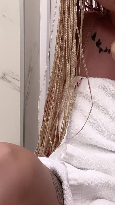 Dylan, apni choot ko apne junoon se bahut gili kar do