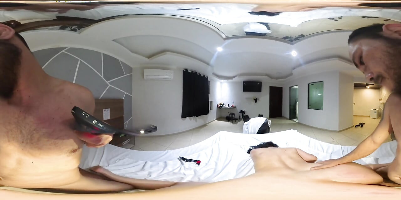 Eu deixei a bunda da mulher casada como uma flor e entrei dentro de sua buceta