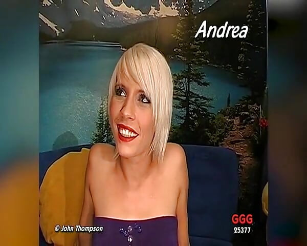 Blond Andrea sväljer massor av sperma i intensiv bukkake gruppknull
