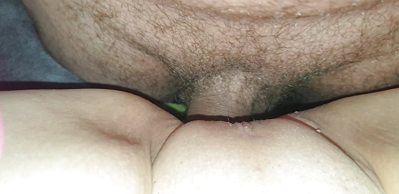Kontol sange temanku ngentot memekku habis-habisan. Dia bisa bercinta dengan sangat baik. 3 dari 3