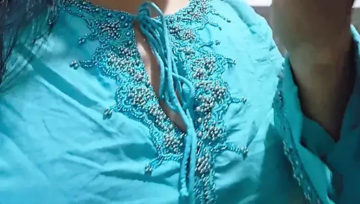 Lapar di dapur: camilan seksi dengan apel dan mainan favoritku