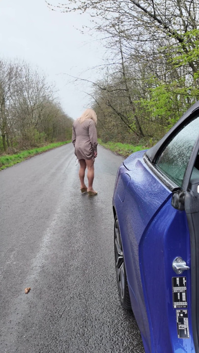 Sexy Crossdresser kellycd2022 out for another afternoon drive in sexy pantyhose | Clip 1