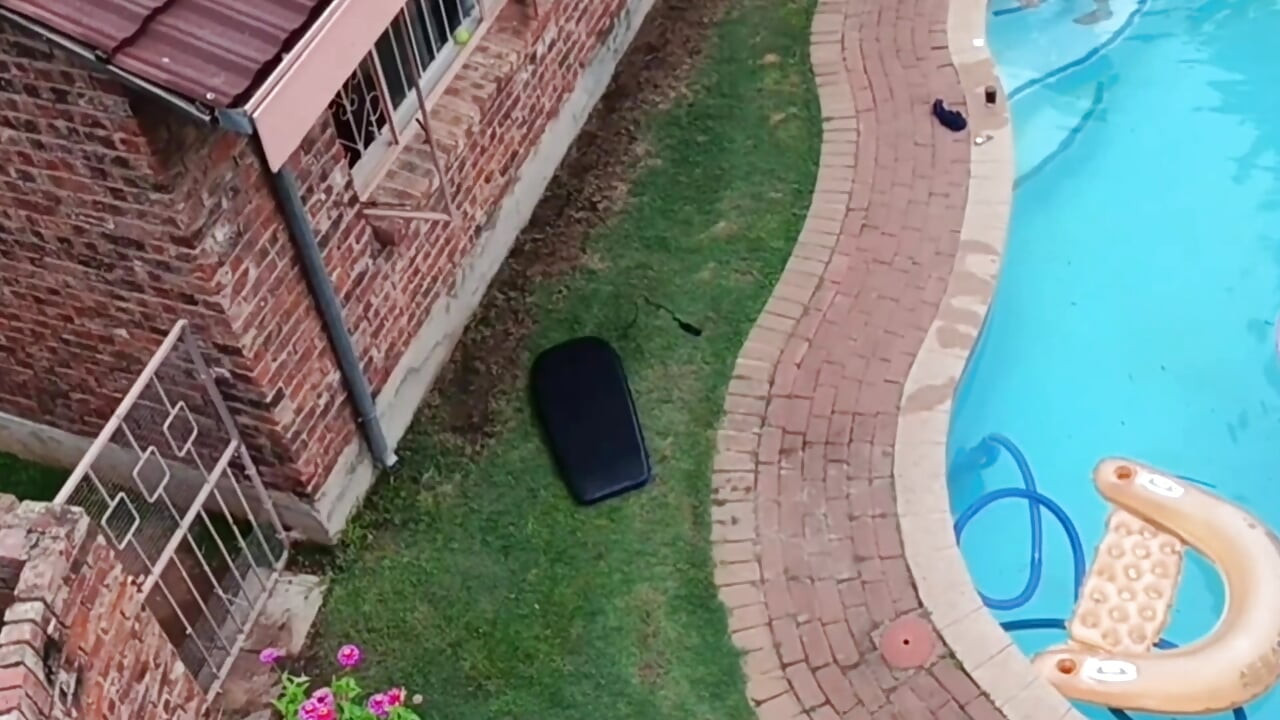 تم القبض على جيراني وهم يمارسون الجنس أثناء الطيران بطائرتي بدون طيار