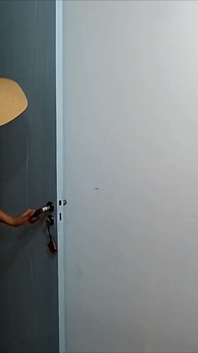 Cleaning lady gave a blowjob to the boss under the table with a client | Clip 1