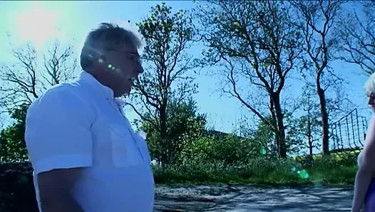 Шаловливая Фермерка Соблазняет Двойным Проникновением