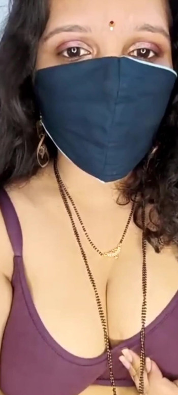 Detik menakjubkan dari "Makcik Desi India Ki Jawani Kya Mast Figure dan Cakap Kotor"