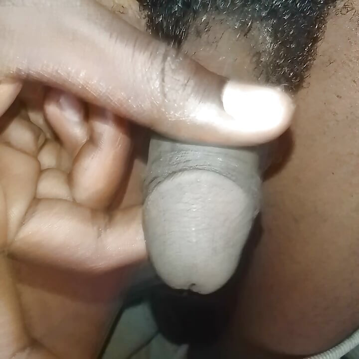 घर पर बरसात की रात हैंडजॉब