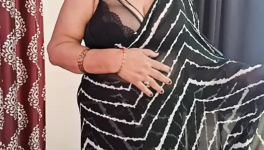 Selera, necter-ku yang cantik banget di balik kain sprei hitam