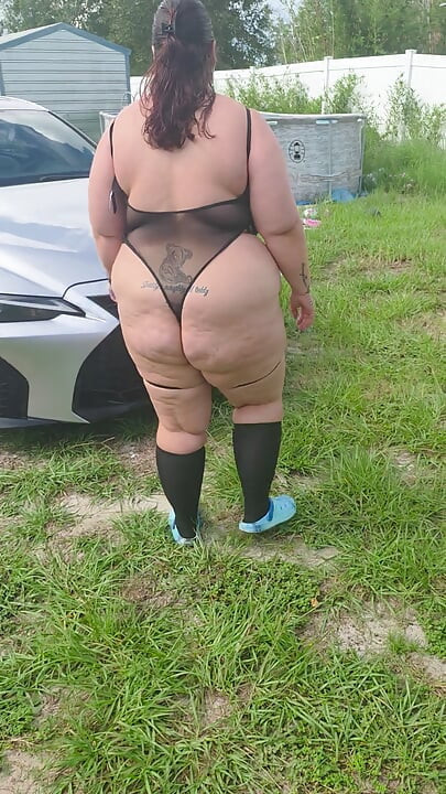 Mostrando meu novo look lá fora