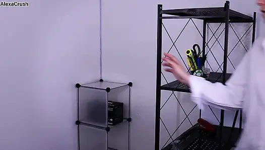 Stok odasında yakalandı bakış açısı oral seks