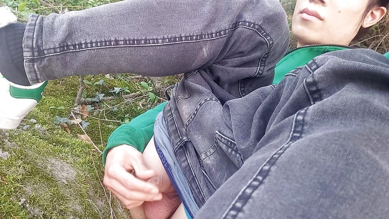 Jon Arteen gay twink's soft strokes risky outdoor, caught or not
