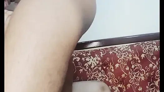 Бангладешская 18+ работающая девушка трахается в доме