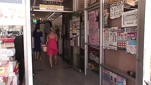 Горячая блондинка для горячего массажа