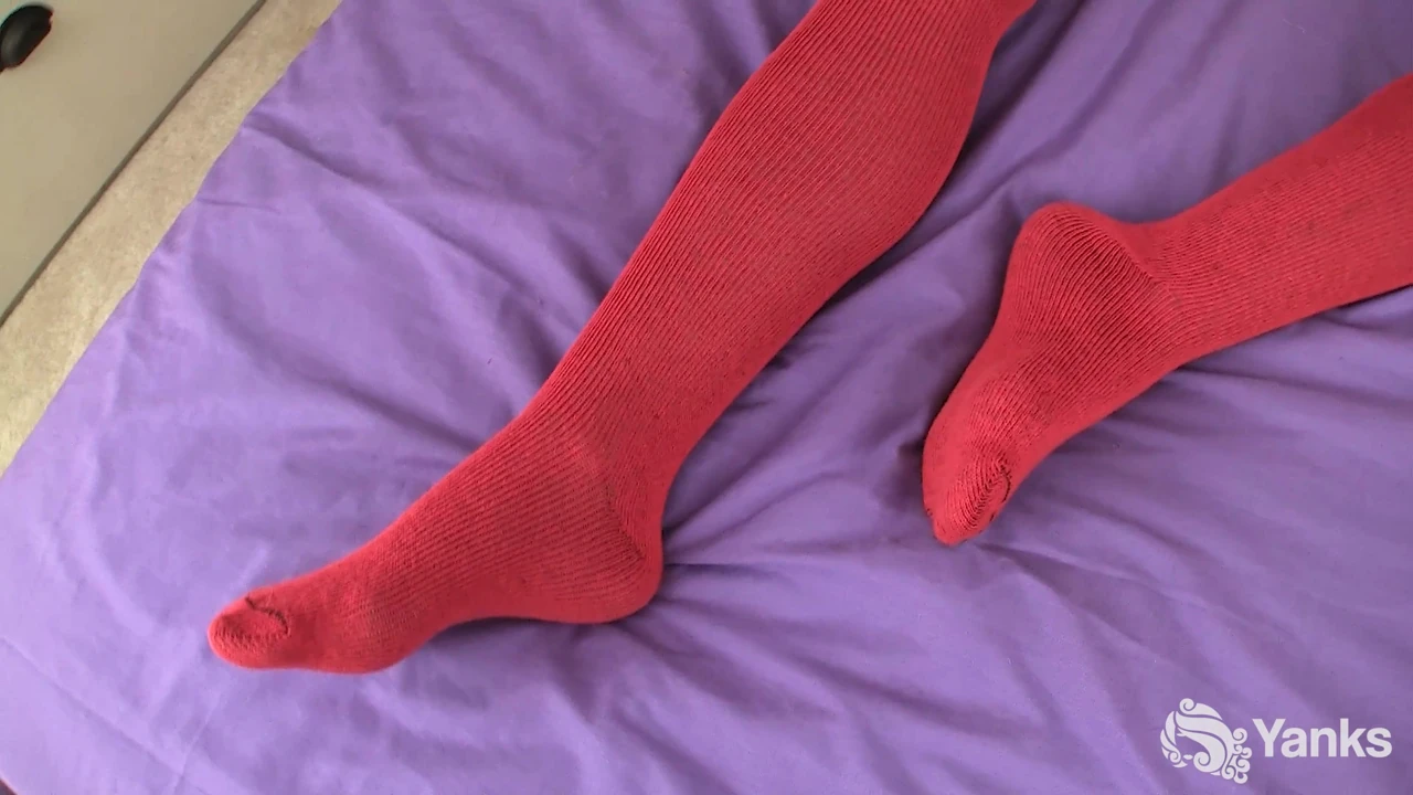 Ari Compares Her Dildos - 4K Remaster