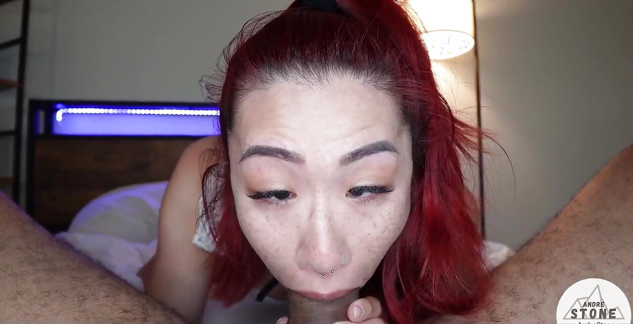 Seksi trans azijska cura Aerie Rei isprobava sobaricin outfit